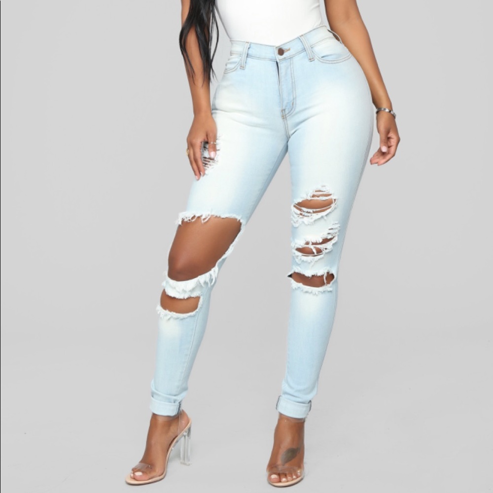 Fashion Nova Beach Bum Light wash Jeans Size 5
